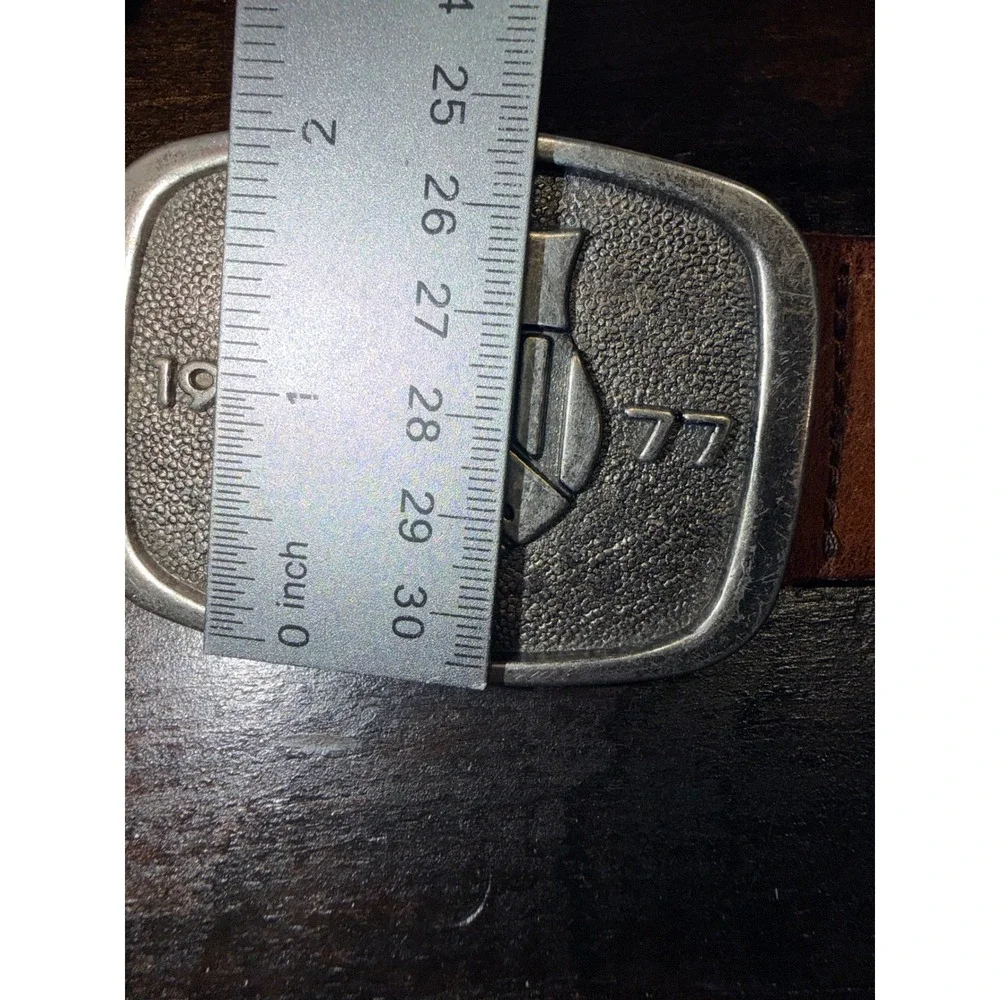 American Eagle Outfitters Mens Brown Leather Belt USR 1977 Shield Buckle Sz 32